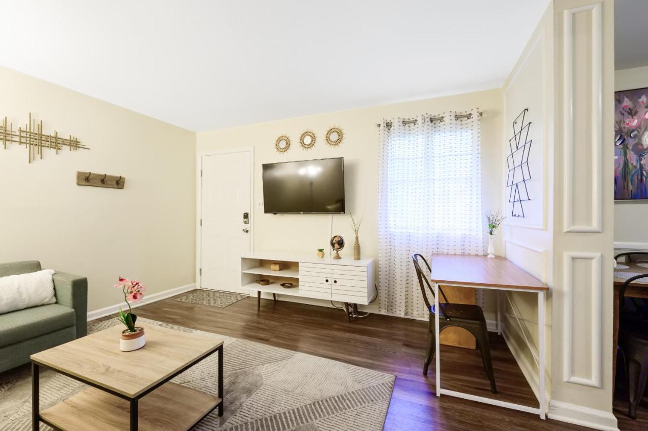 Dapper Digs - King Bed - Long Term Stays - Duke Durham Bagian luar foto