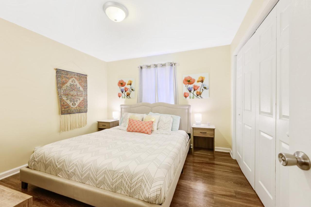 Dapper Digs - King Bed - Long Term Stays - Duke Durham Bagian luar foto