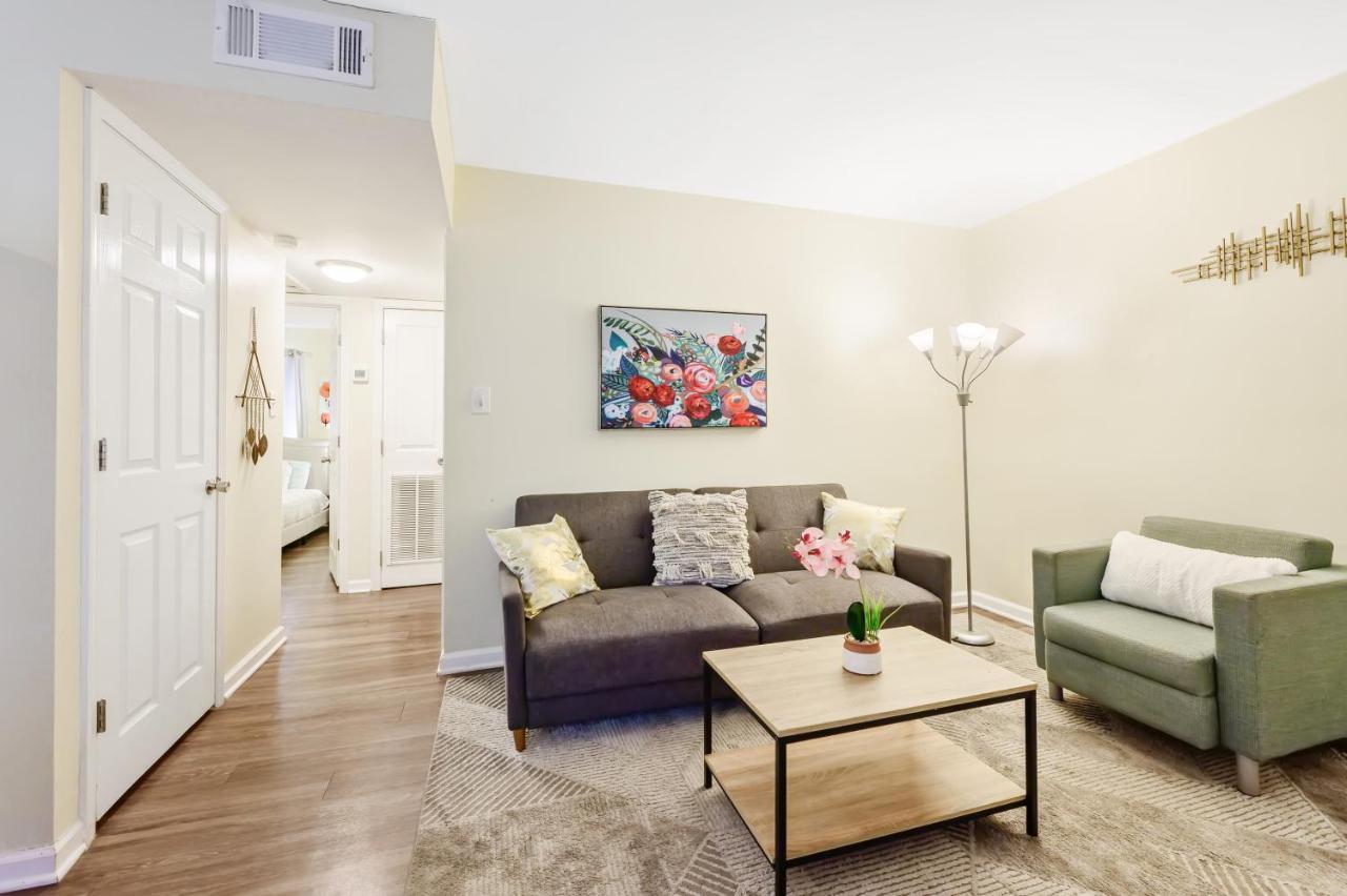 Dapper Digs - King Bed - Long Term Stays - Duke Durham Bagian luar foto
