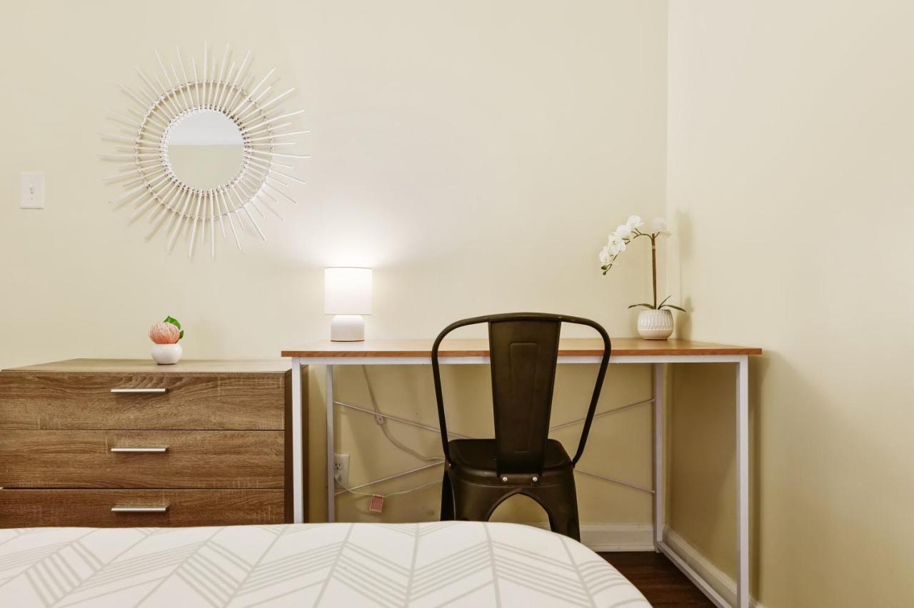 Dapper Digs - King Bed - Long Term Stays - Duke Durham Bagian luar foto