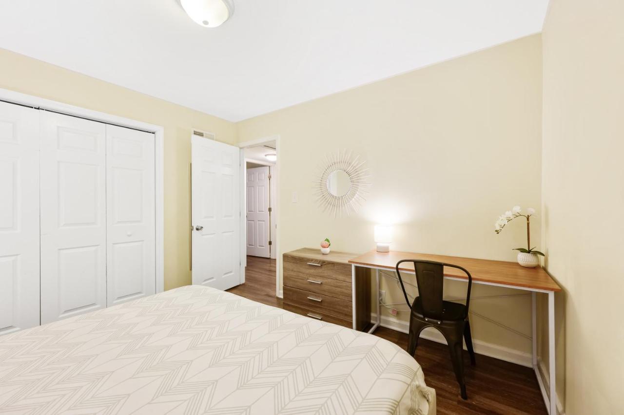 Dapper Digs - King Bed - Long Term Stays - Duke Durham Bagian luar foto