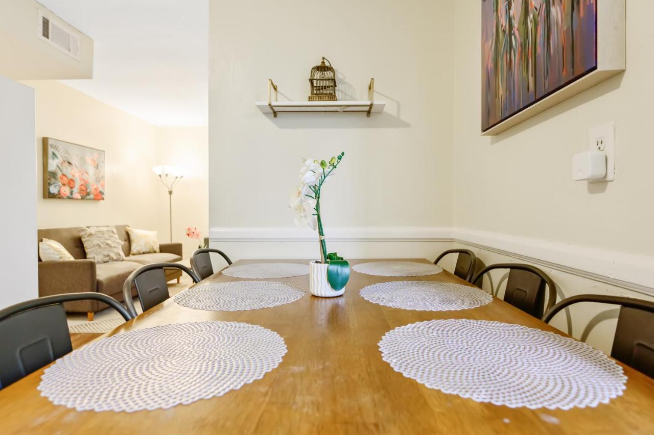 Dapper Digs - King Bed - Long Term Stays - Duke Durham Bagian luar foto