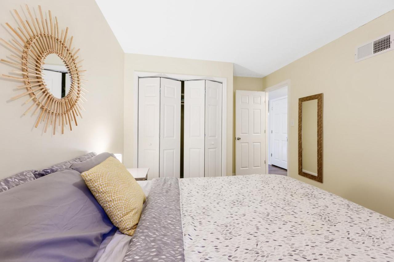 Dapper Digs - King Bed - Long Term Stays - Duke Durham Bagian luar foto