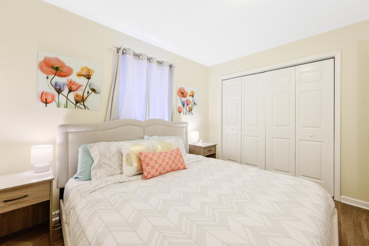Dapper Digs - King Bed - Long Term Stays - Duke Durham Bagian luar foto