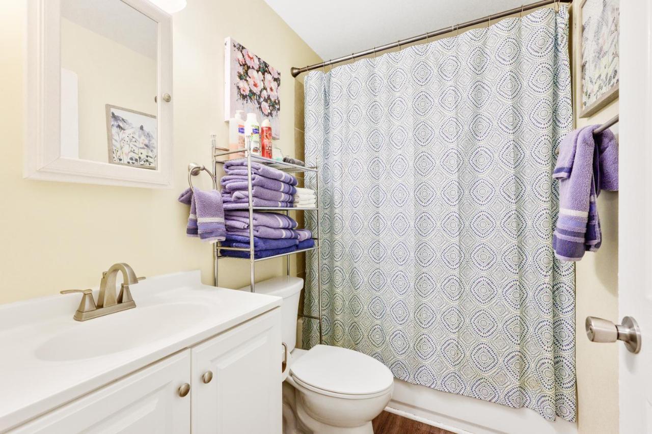 Dapper Digs - King Bed - Long Term Stays - Duke Durham Bagian luar foto