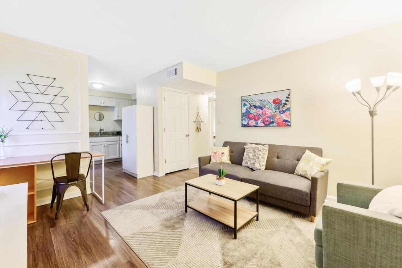 Dapper Digs - King Bed - Long Term Stays - Duke Durham Bagian luar foto